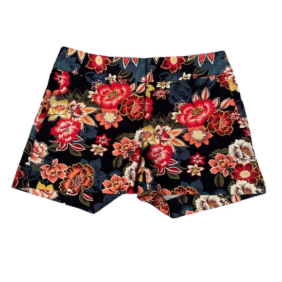 LOFT Pants - NWOT LOFT Floral shorts. Size 00.